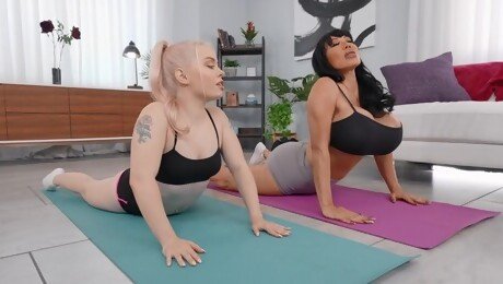 Mature with huge boobs gets personal with younger lesbian slut during their workout