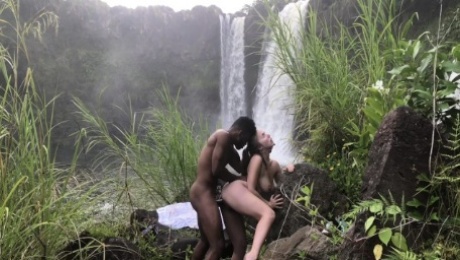 Passionate Outdoor Blowjob and Sneaky Sex in Hawaiian Waterfall Paradise