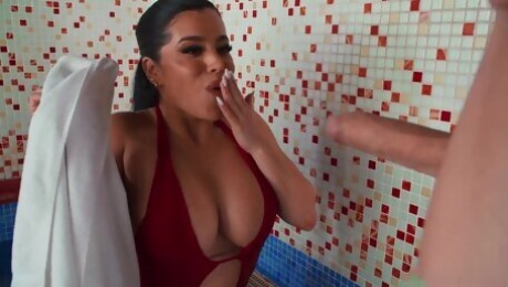 Stunning MILF heartbreaker Sara Retali arousing adult video